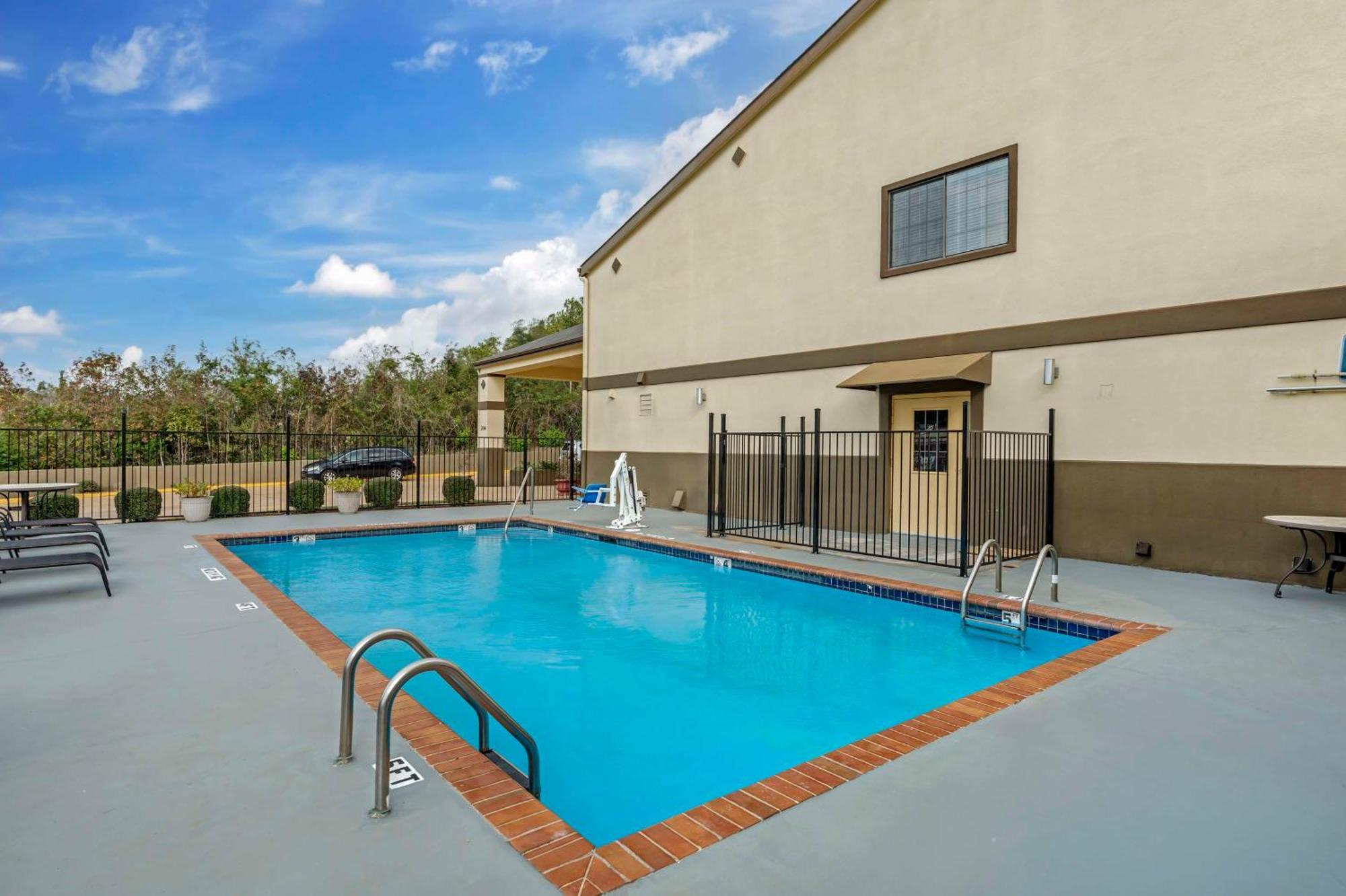 Best Western Pineywoods Inn Atlanta Buitenkant foto